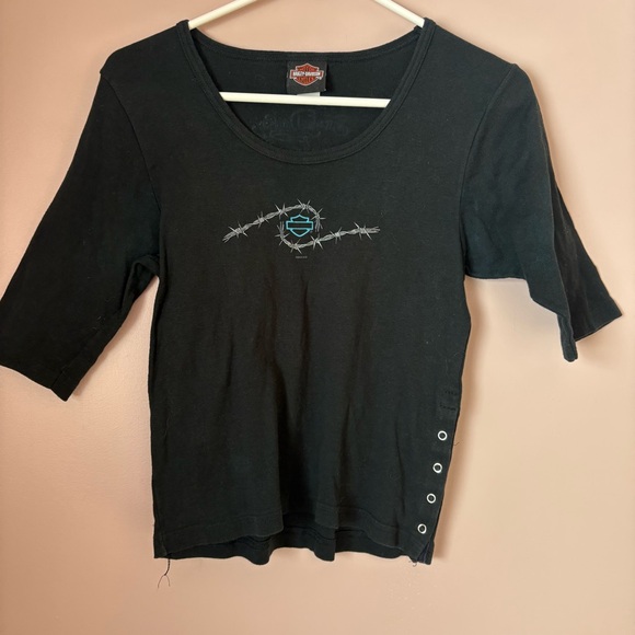 💚Harley-Davidson Black Top with Barbed Wire Design - Picture 1 of 6